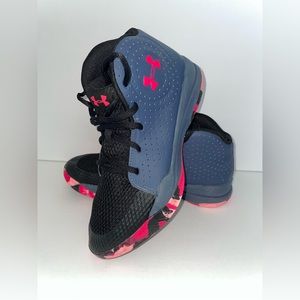 UNDER ARMOR jet girls Basketball sneakers size 6Y